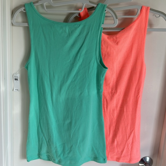 NWT/NWOT GAP TANKS LARGE - Picture 3 of 3